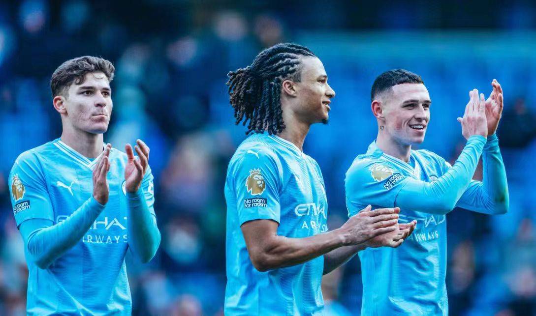 包含泰山今日表现抢眼，多特蒙德整场无解，教练赛后亲自拥抱的词条